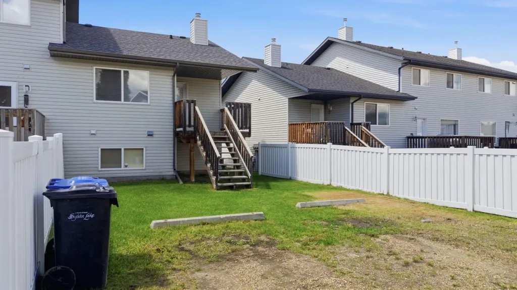 67 Lakeway Boulevard Sylvan Lake AB T4S 2M9