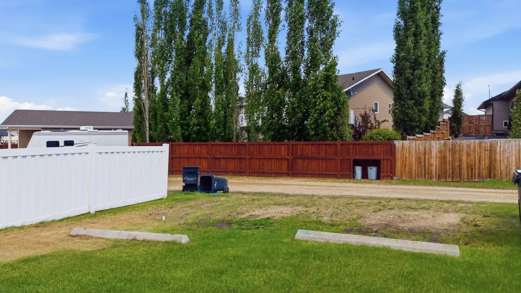 67 Lakeway Boulevard Sylvan Lake AB T4S 2M9
