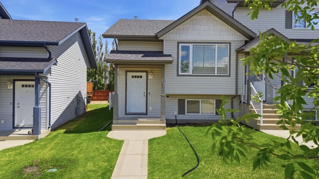67 Lakeway Boulevard Sylvan Lake AB T4S 2M9