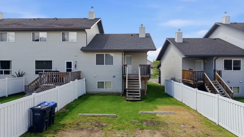 67 Lakeway Boulevard Sylvan Lake AB T4S 2M9