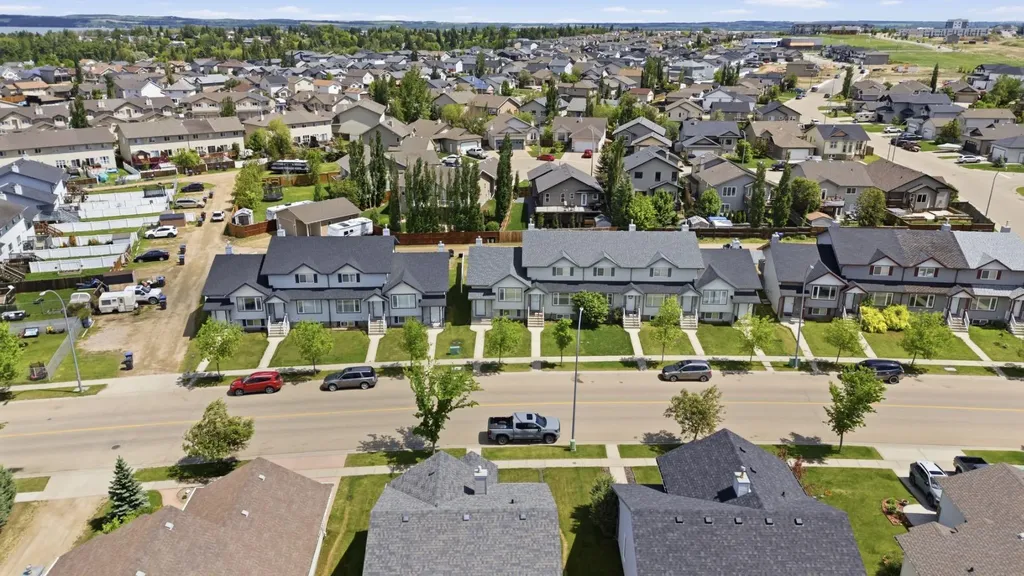 67 Lakeway Boulevard Sylvan Lake AB T4S 2M9