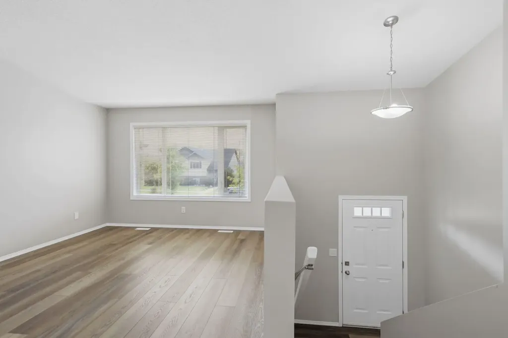 67 Lakeway Boulevard Sylvan Lake AB T4S 2M9