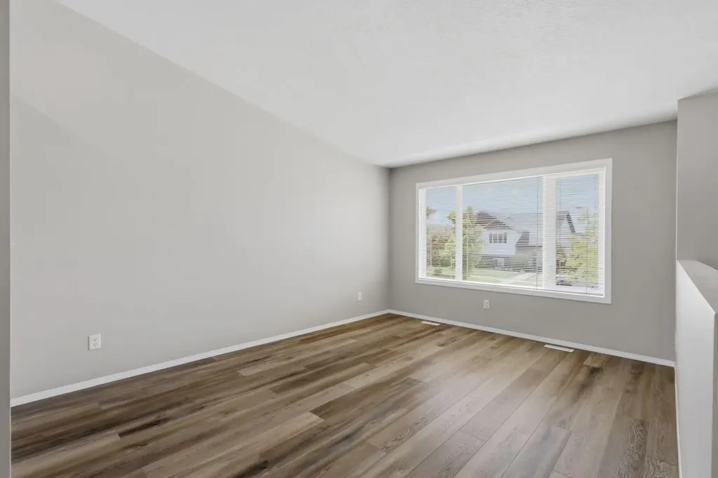 67 Lakeway Boulevard Sylvan Lake AB T4S 2M9