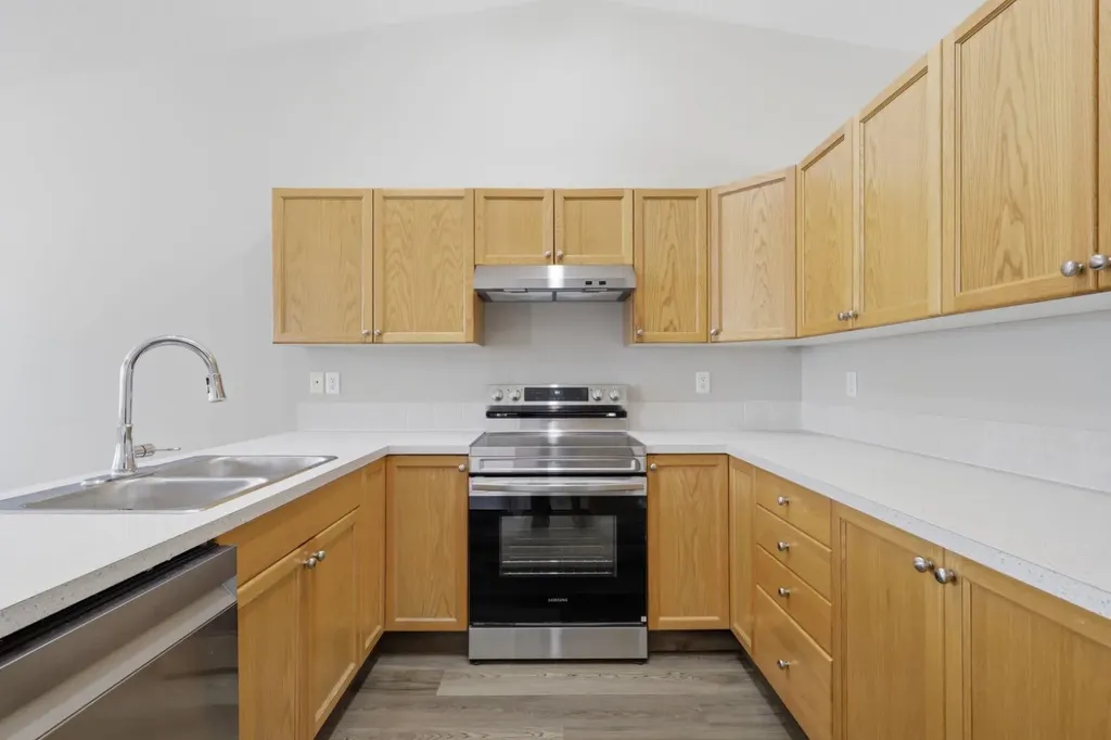 67 Lakeway Boulevard Sylvan Lake AB T4S 2M9