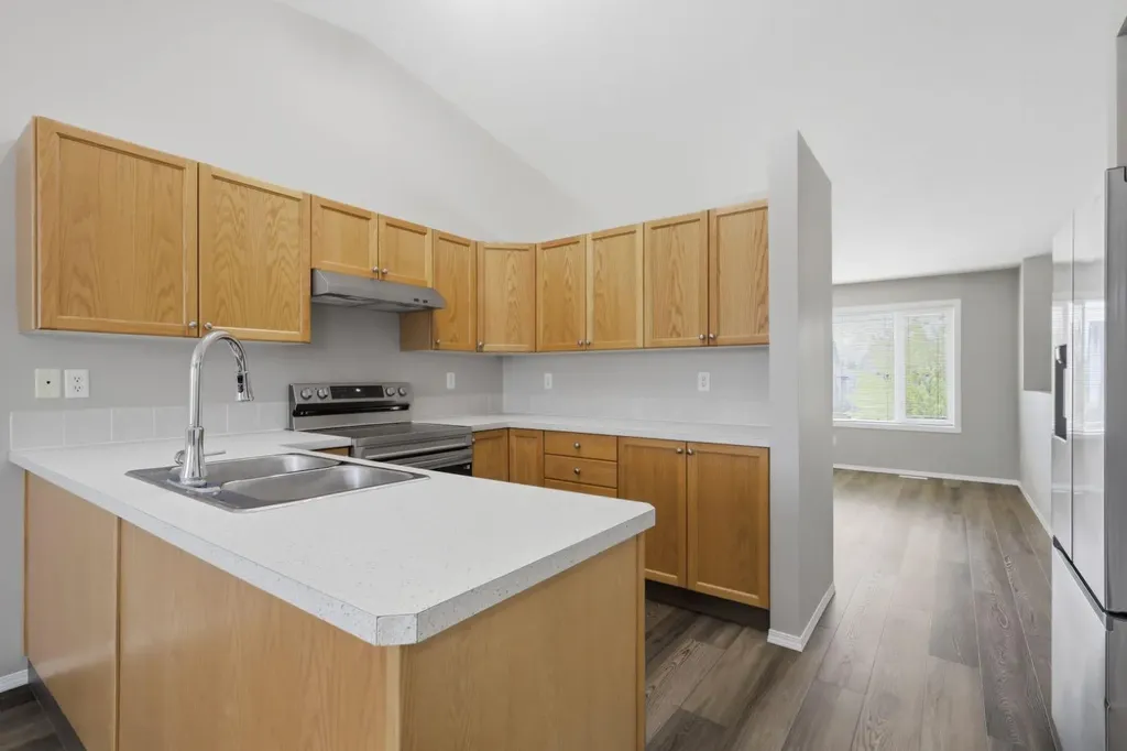 67 Lakeway Boulevard Sylvan Lake AB T4S 2M9