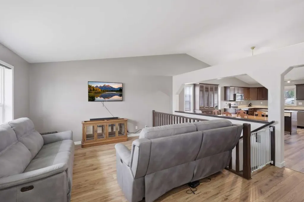 142 Robinson Penhold AB T0M1R0