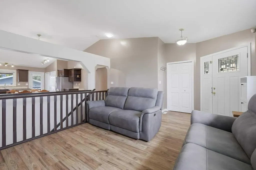 142 Robinson Penhold AB T0M1R0