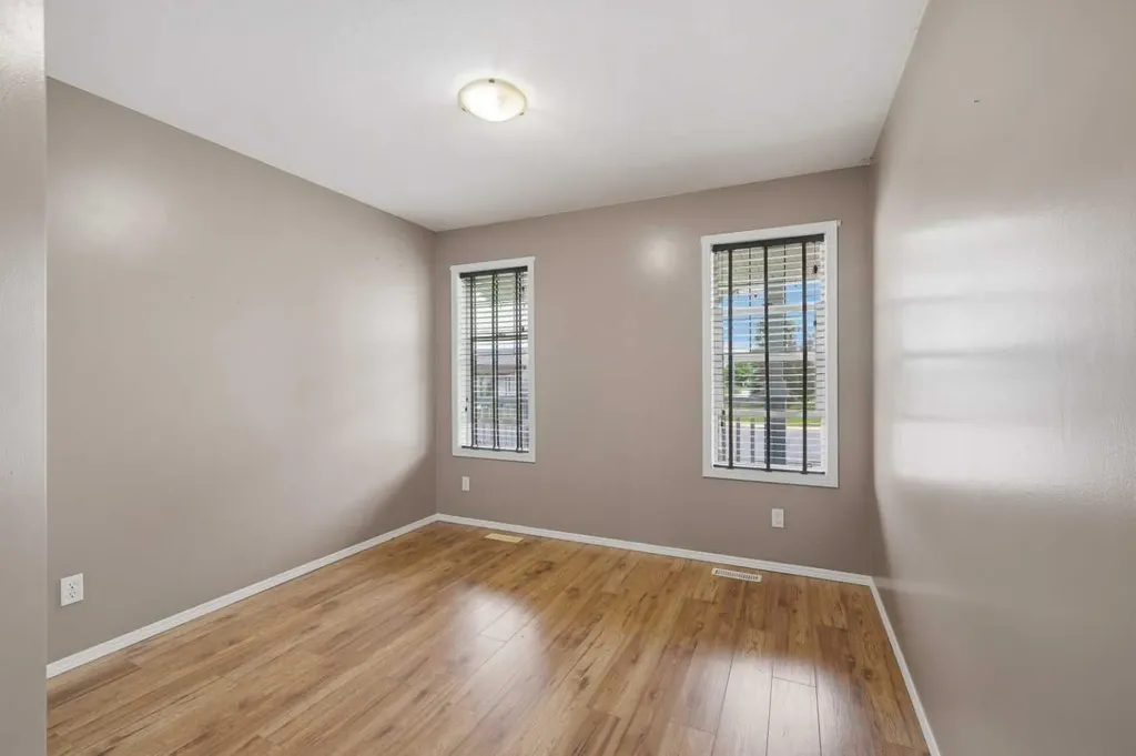 142 Robinson Penhold AB T0M1R0