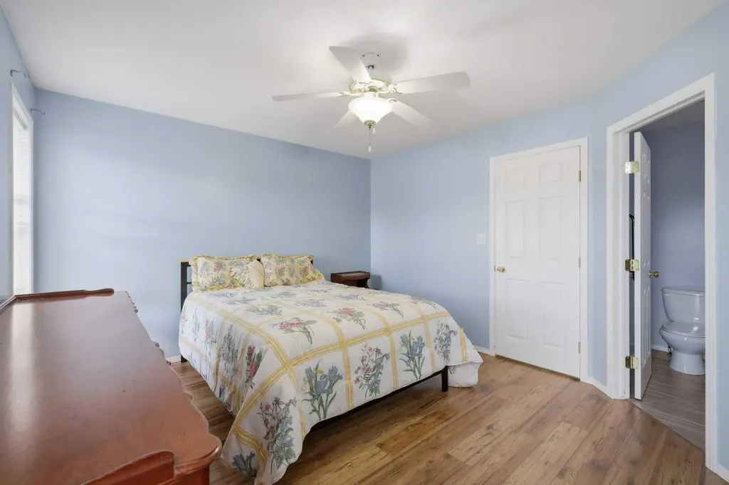 142 Robinson Penhold AB T0M1R0