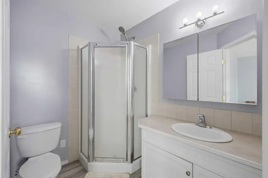 142 Robinson Penhold AB T0M1R0
