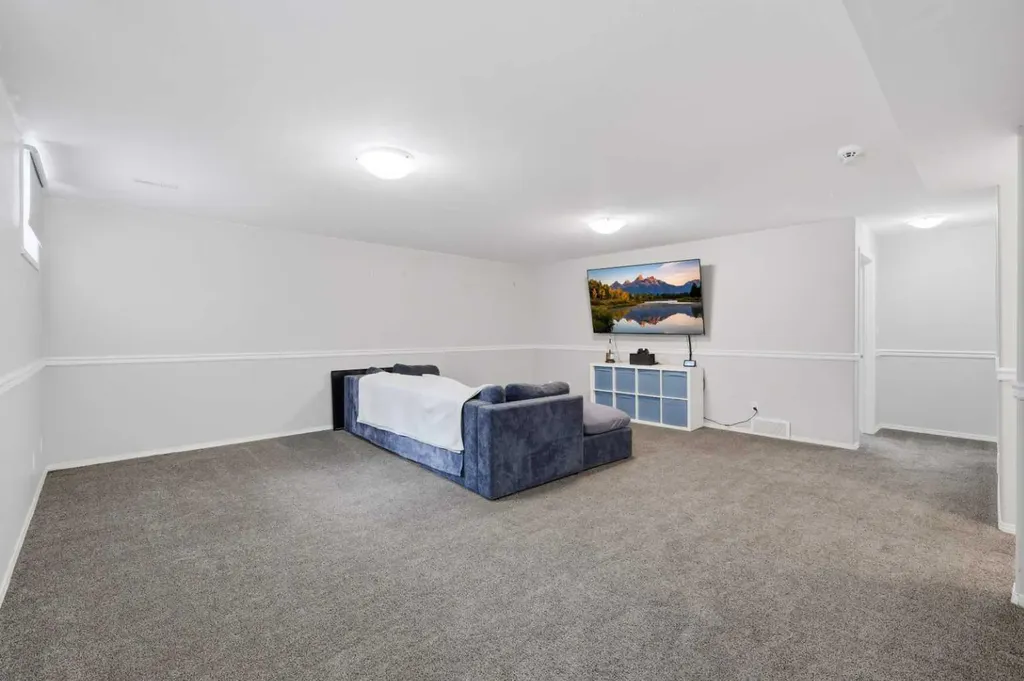 142 Robinson Penhold AB T0M1R0