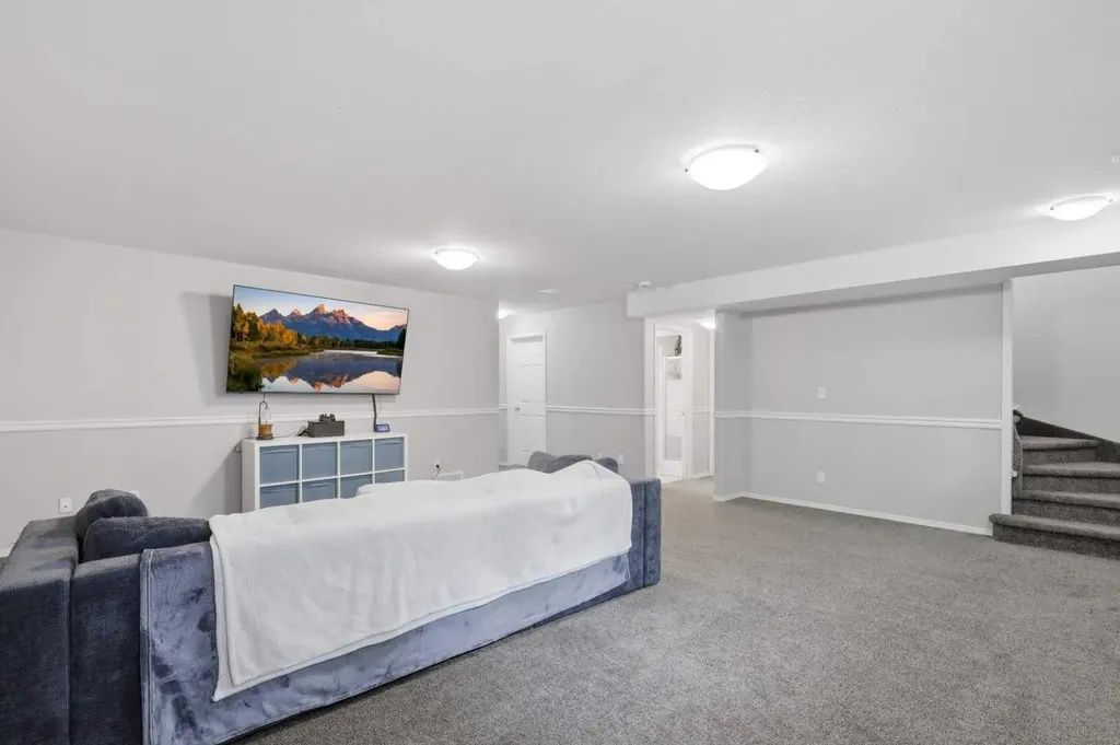 142 Robinson Penhold AB T0M1R0