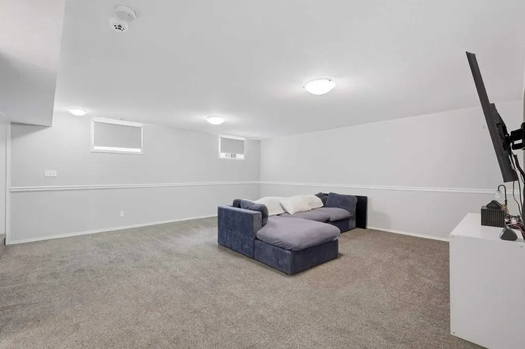 142 Robinson Penhold AB T0M1R0