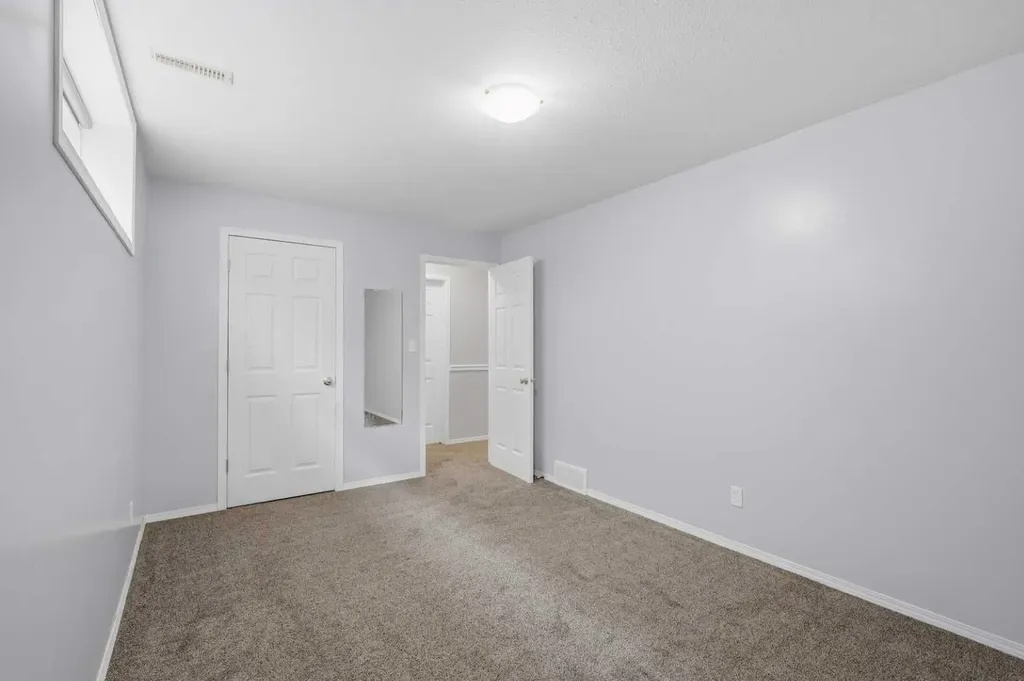 142 Robinson Penhold AB T0M1R0