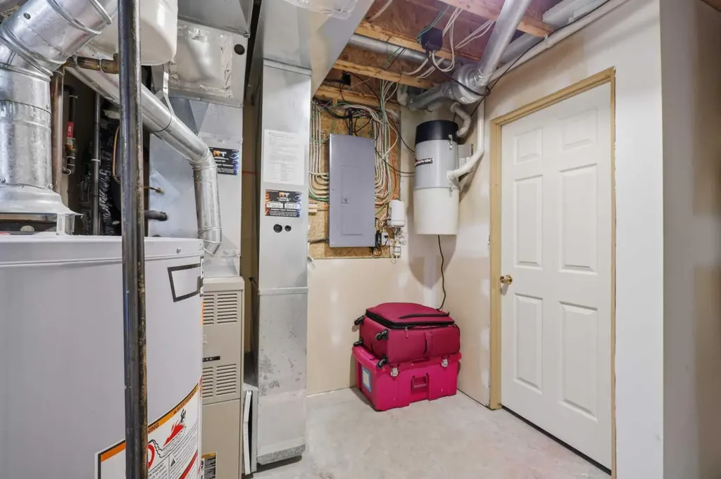 142 Robinson Penhold AB T0M1R0