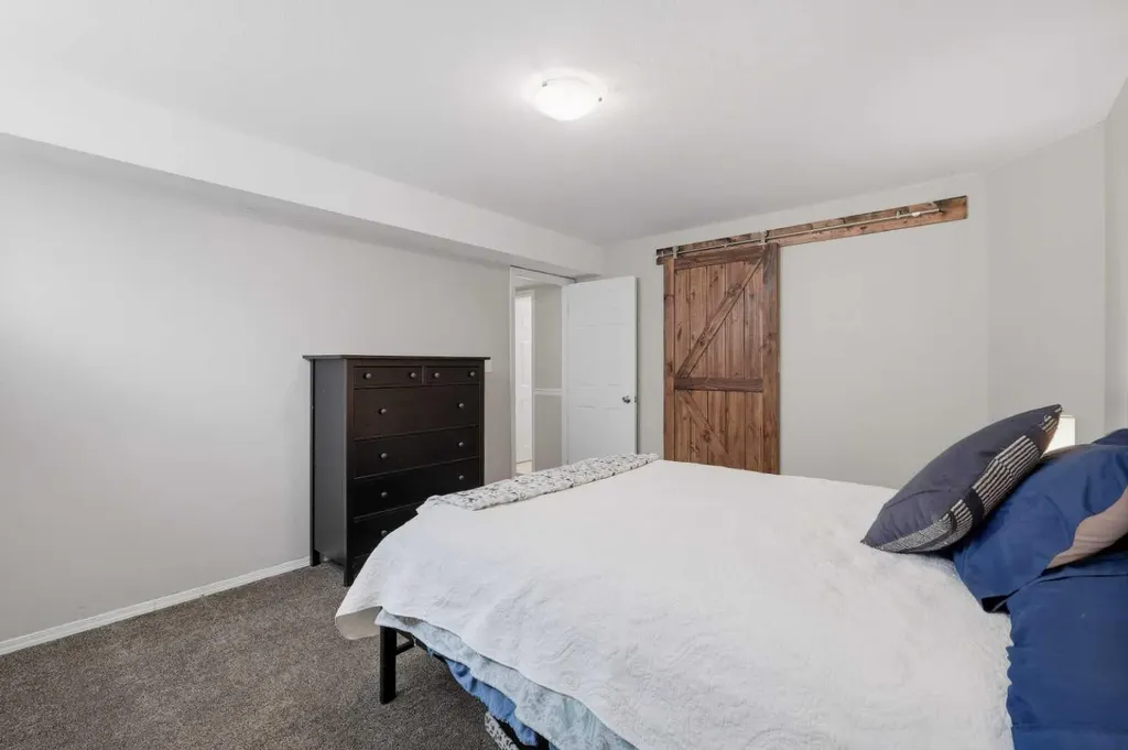 142 Robinson Penhold AB T0M1R0
