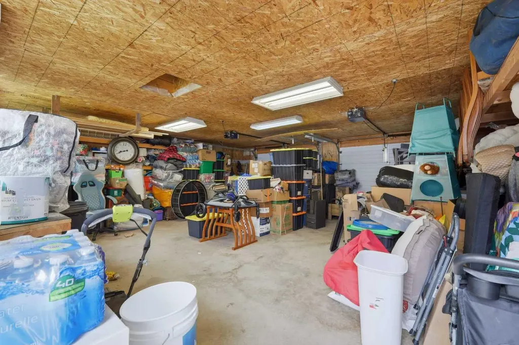 142 Robinson Penhold AB T0M1R0