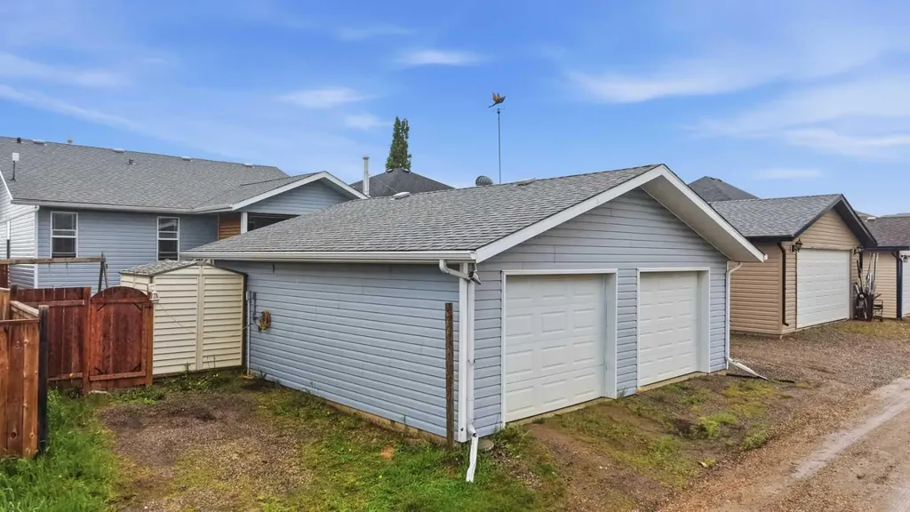142 Robinson Penhold AB T0M1R0