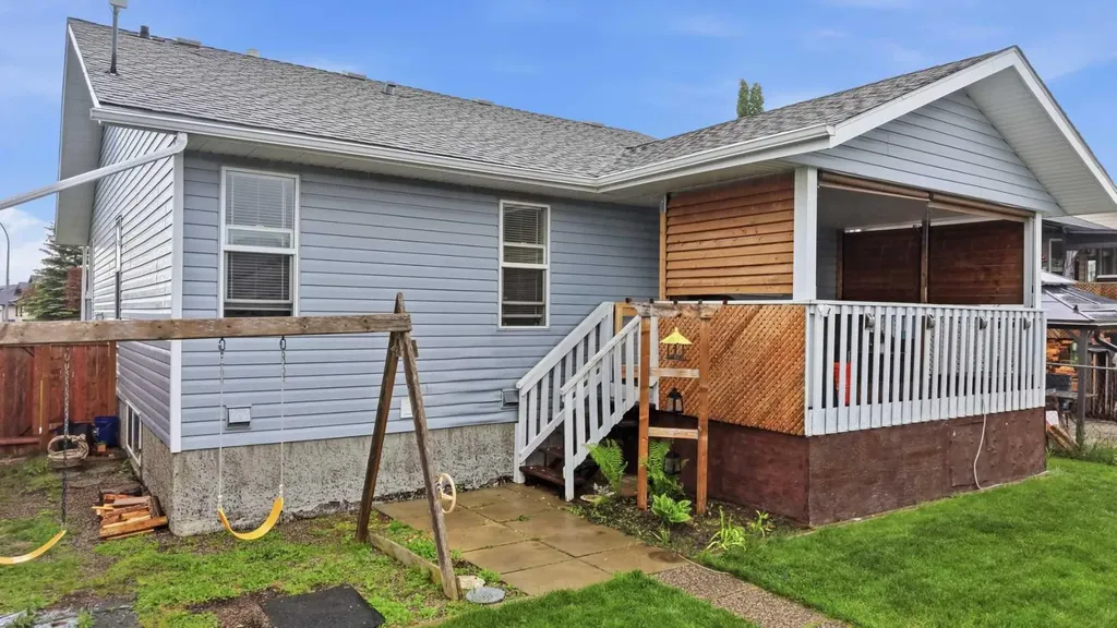 142 Robinson Penhold AB T0M1R0