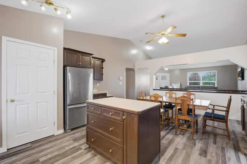 142 Robinson Penhold AB T0M1R0