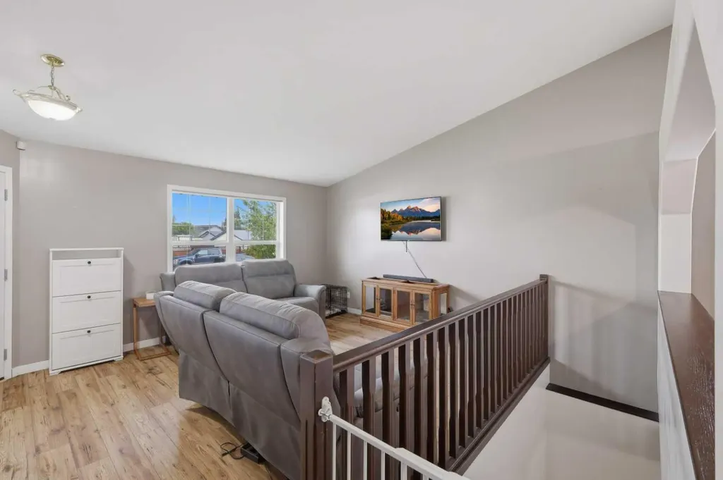 142 Robinson Penhold AB T0M1R0