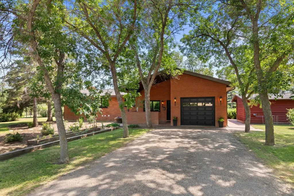 12129 Range Road 60 Rural Cypress County AB T1A 7E8