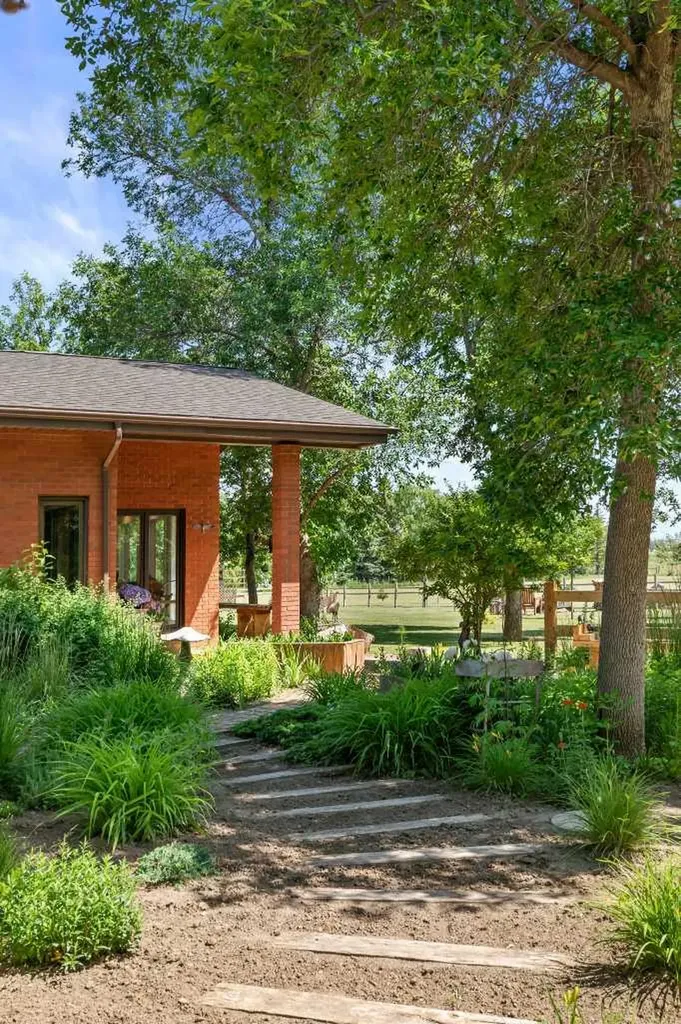 12129 Range Road 60 Rural Cypress County AB T1A 7E8