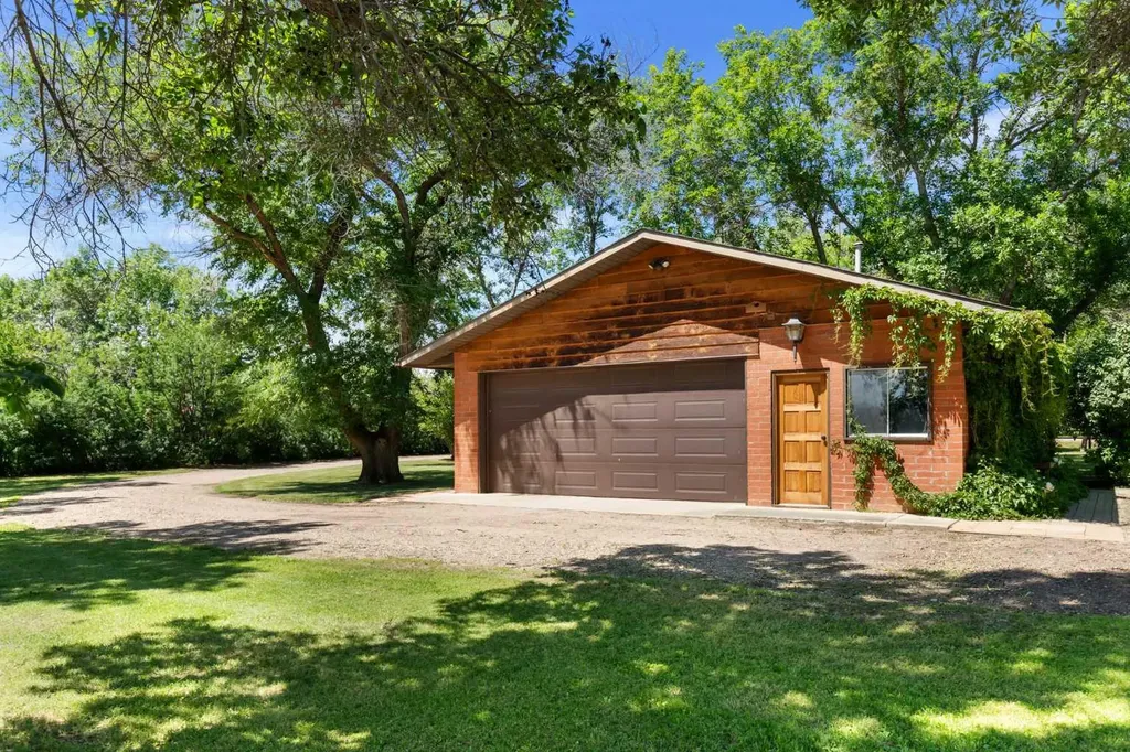 12129 Range Road 60 Rural Cypress County AB T1A 7E8