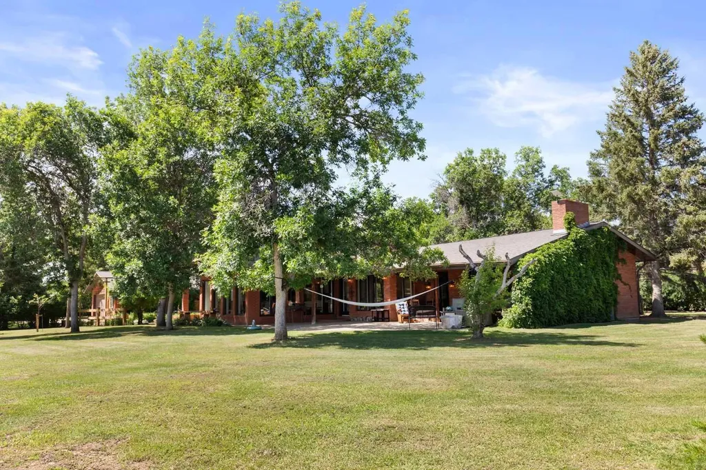 12129 Range Road 60 Rural Cypress County AB T1A 7E8