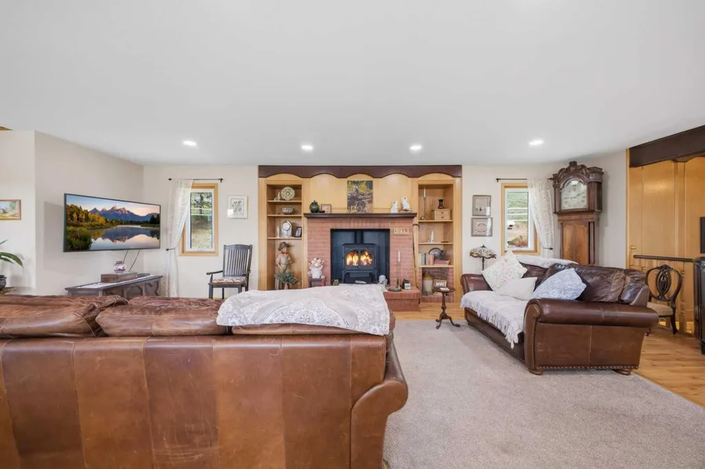 38105 Range Road 244 Rural Lacombe County AB T0C 0Y0