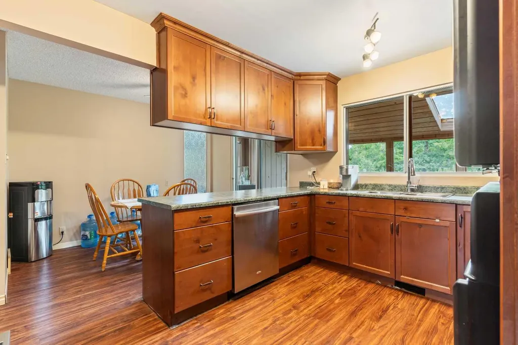 20515 5 Avenue SW Edmonton AB T6M 2P4