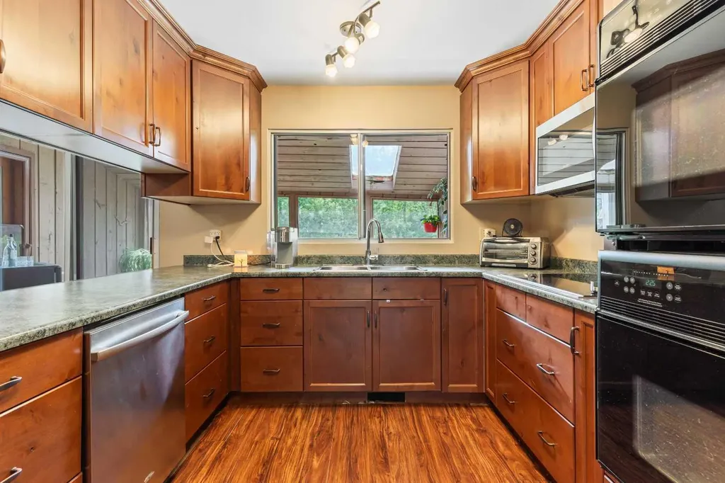20515 5 Avenue SW Edmonton AB T6M 2P4