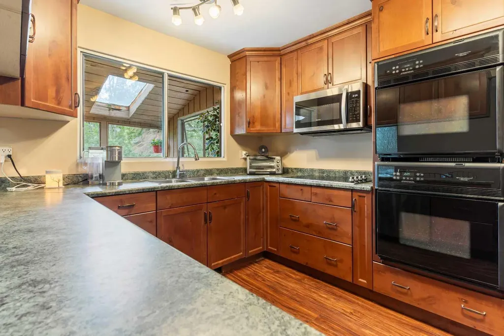 20515 5 Avenue SW Edmonton AB T6M 2P4