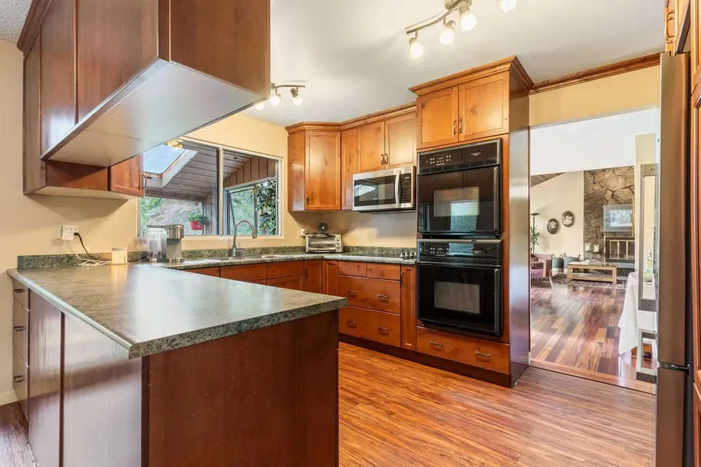 20515 5 Avenue SW Edmonton AB T6M 2P4
