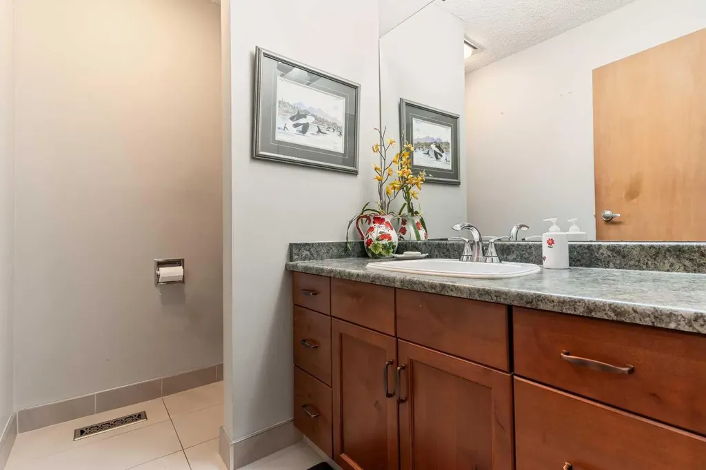 20515 5 Avenue SW Edmonton AB T6M 2P4