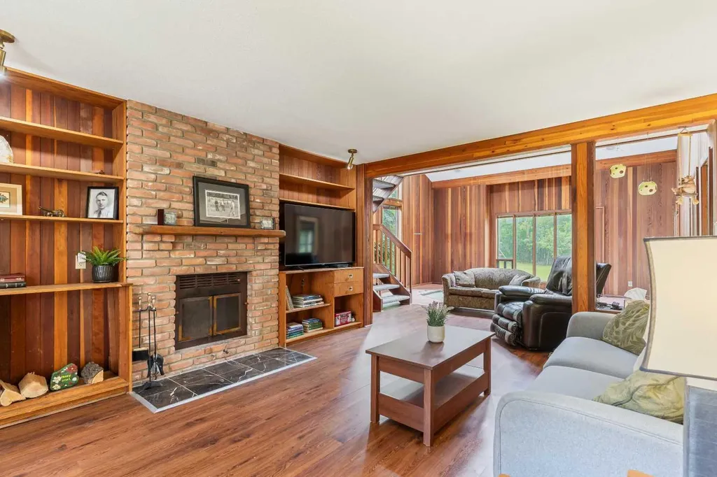 20515 5 Avenue SW Edmonton AB T6M 2P4