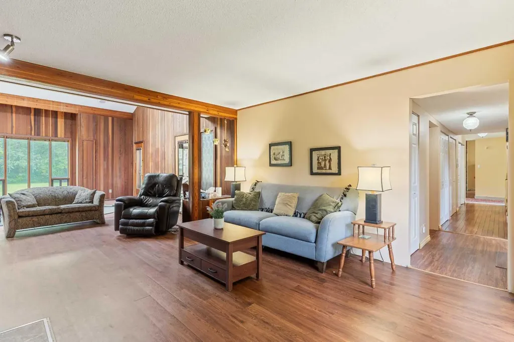20515 5 Avenue SW Edmonton AB T6M 2P4