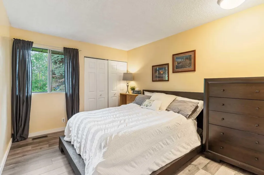 20515 5 Avenue SW Edmonton AB T6M 2P4