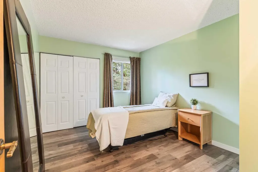 20515 5 Avenue SW Edmonton AB T6M 2P4
