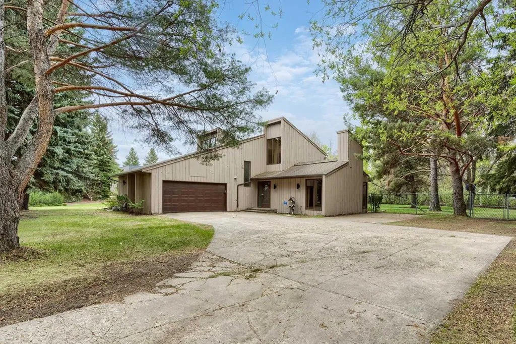 20515 5 Avenue SW Edmonton AB T6M 2P4