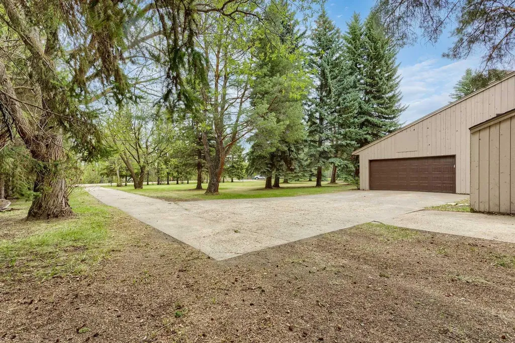 20515 5 Avenue SW Edmonton AB T6M 2P4