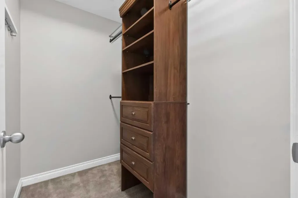 14 Hemlock Crescent SW Calgary AB T3C 2Z1