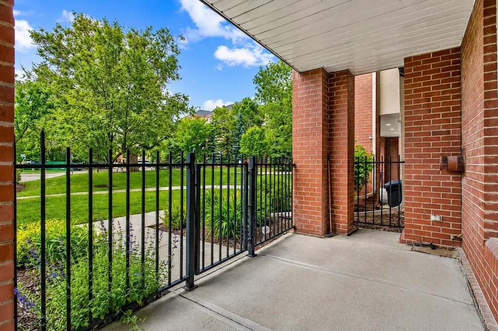 14 Hemlock Crescent SW Calgary AB T3C 2Z1