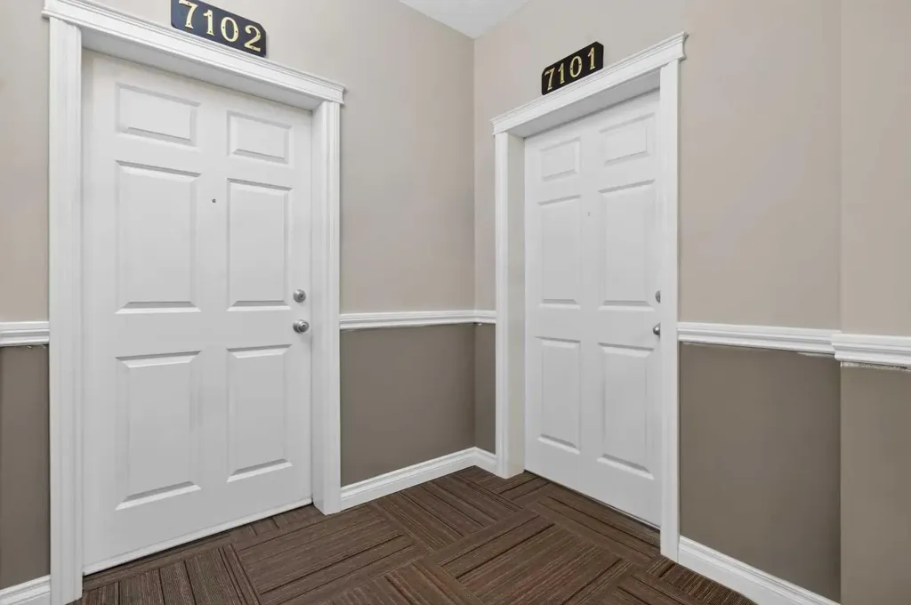 14 Hemlock Crescent SW Calgary AB T3C 2Z1