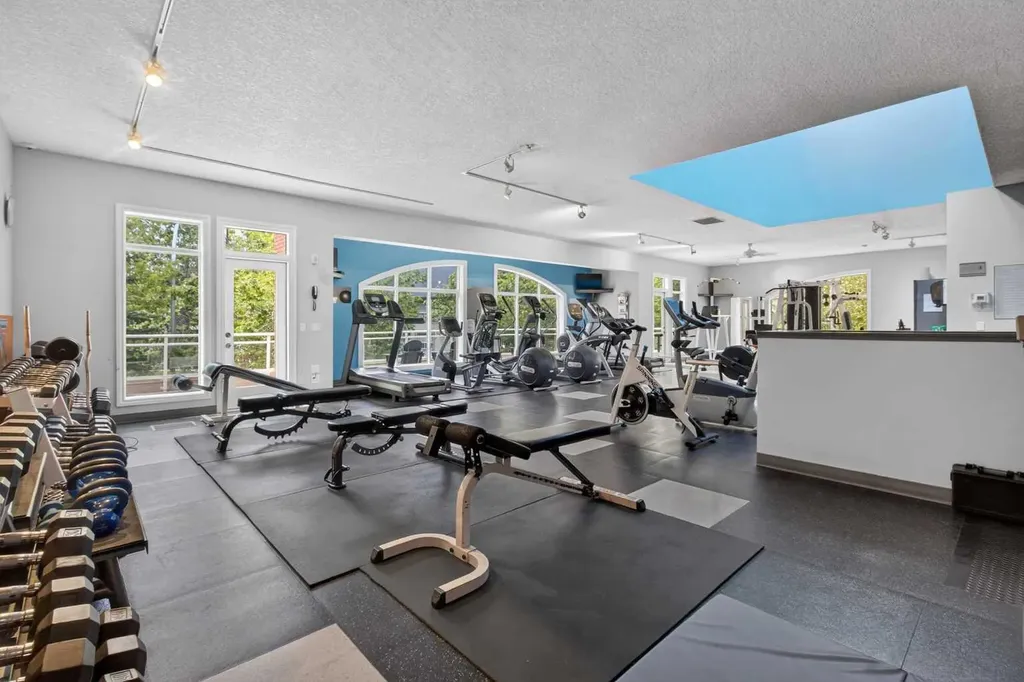 14 Hemlock Crescent SW Calgary AB T3C 2Z1