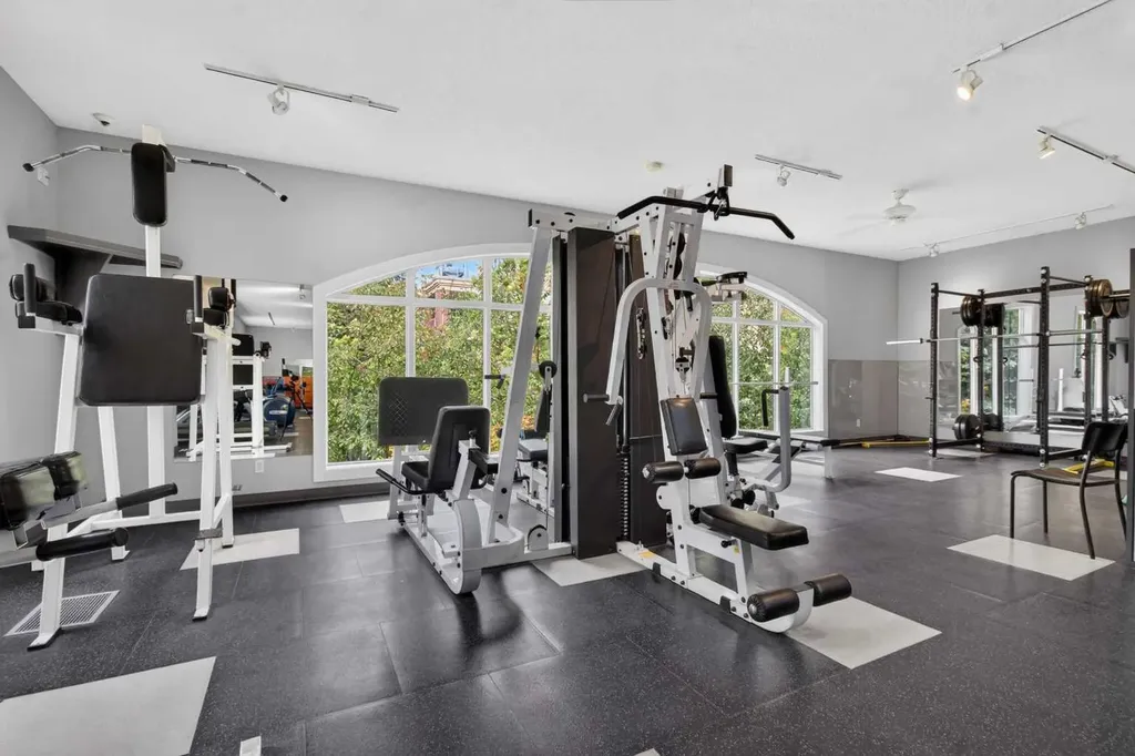 14 Hemlock Crescent SW Calgary AB T3C 2Z1