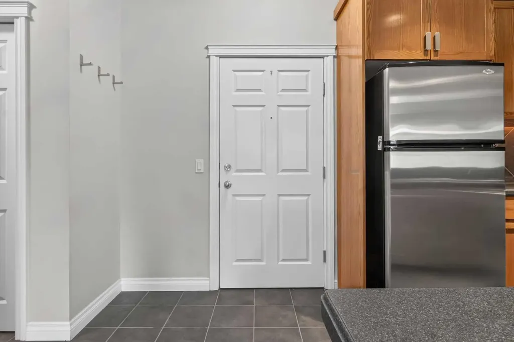 14 Hemlock Crescent SW Calgary AB T3C 2Z1