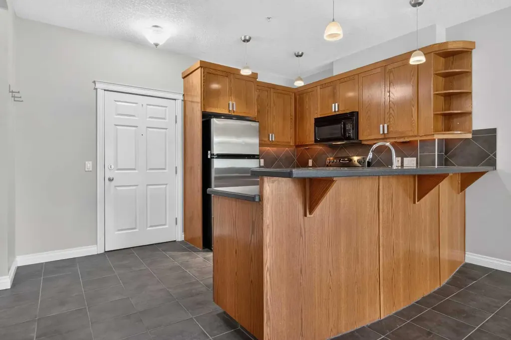 14 Hemlock Crescent SW Calgary AB T3C 2Z1