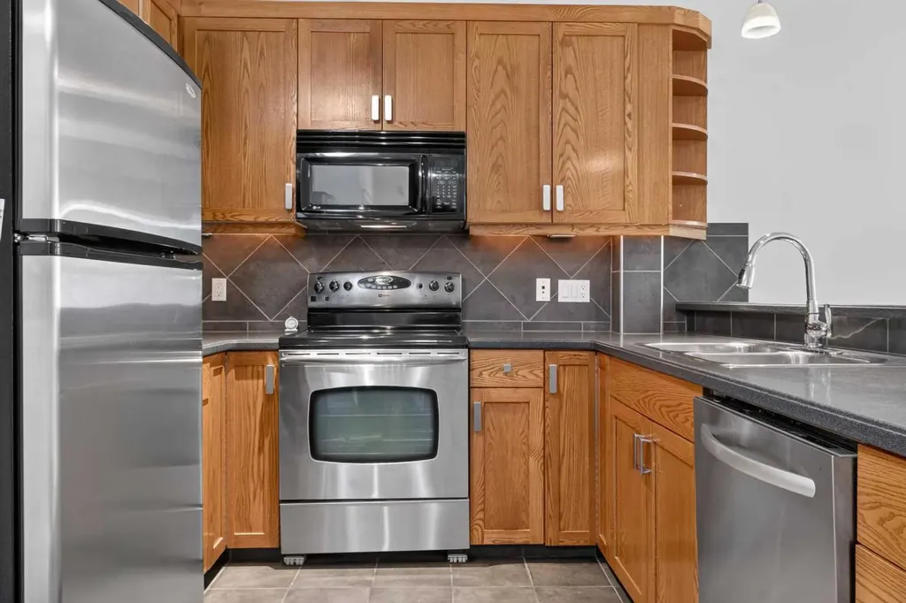 14 Hemlock Crescent SW Calgary AB T3C 2Z1