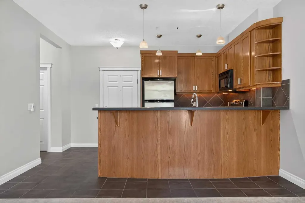 14 Hemlock Crescent SW Calgary AB T3C 2Z1